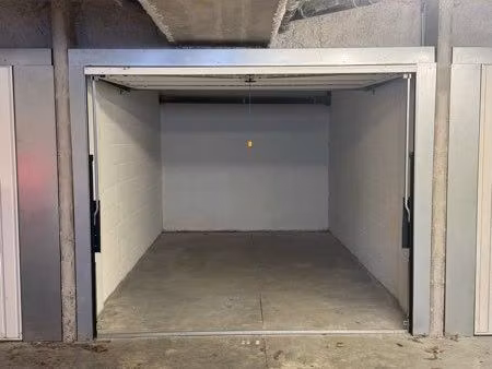 garage / box fermé 13m2 à louer