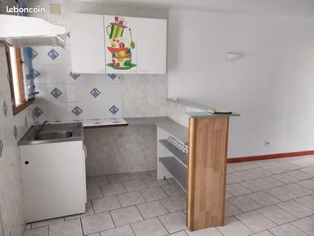 t3 premier etage rue chateuneuf face afpa