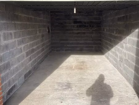 garage + parking 38m2