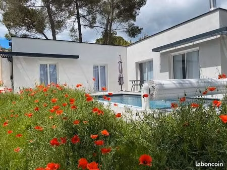 villa 135 m² climatisée sur 1 000 m² de terrain  4 chambres avec piscine + studio indépend