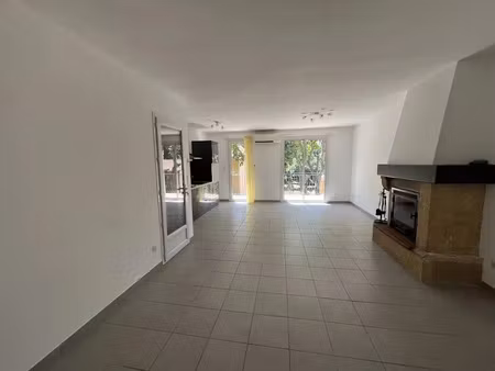 location maison 4 pièces 101.5 m² à jouques (13490)  1 290 €