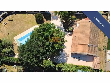 bagnols-en-forêt – villa plain-pied 105 m²  studio indépendant