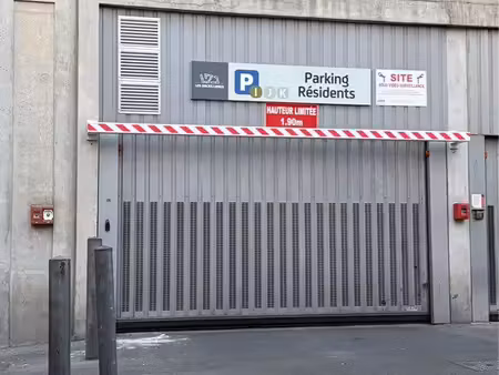 à vendre - place de parking sécurisé