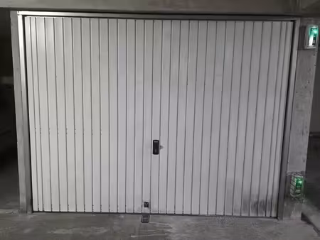 box de garage sécurisé de 15 m2