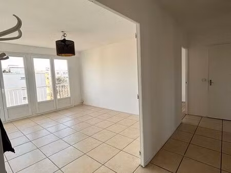 t3 65 m² – bron parilly – métro & parc – 900 cc