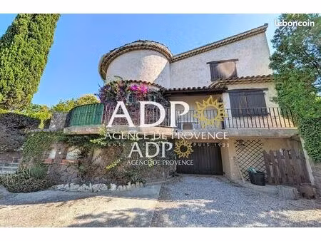 propriété 4 pièces 165 m²