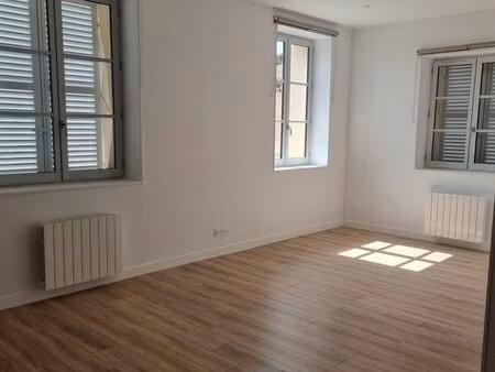 duplex t4 récent-57.39 m2- centre de mornant. actuellement loué - idéal investisseur