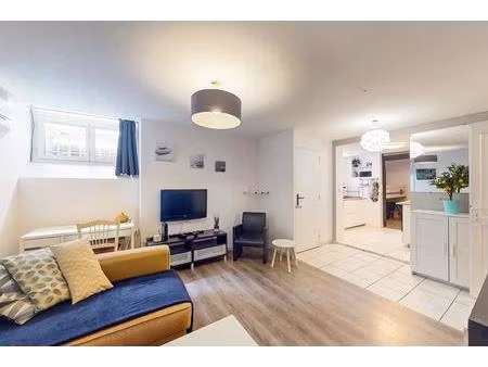 t2 bis de 44 m² avec séjour  cuisine indépendante et deux coins nuit