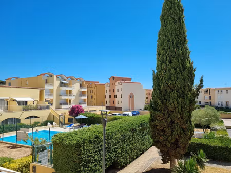 a vendre - gruissan - au coeur du port et proche de plage du