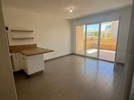 location appartement 2 pièces 40 m² à le puy-sainte-réparade (13610)
