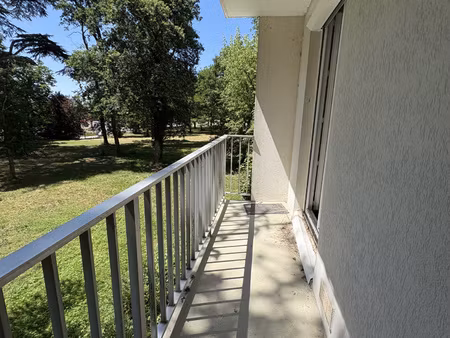 en exclusivité appartement avec balcon et vue dégagée sur