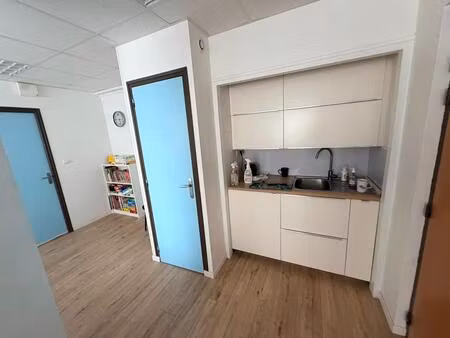 local professionnel santé 23 m² - zone franche -nantes romanet
