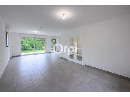 plain pied 3 chambres avec garage  jardin et parc arboré