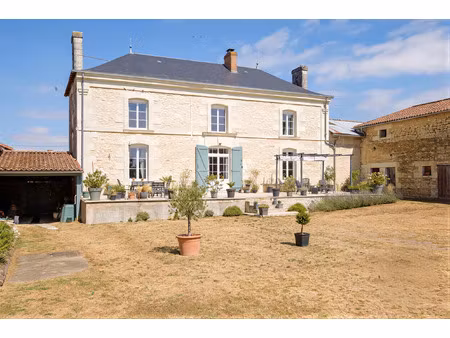 maison de maître avec dépendances en haut poitou