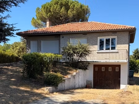 magnac sur touvre. maison 84 m² sur sol sol semi enterré avec jardin