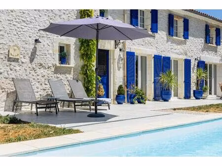 maison charentaise rénovée avec piscine