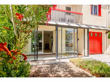 pavillon au calme avec potentiel à révéler sous les toits