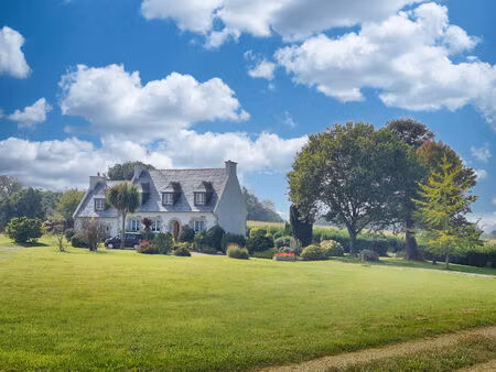 finistère: proche de morlaix. maison familiale de 4 chambres avec terrain constructible de