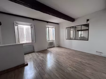 appartement de type 3 dans batisse hyeres
