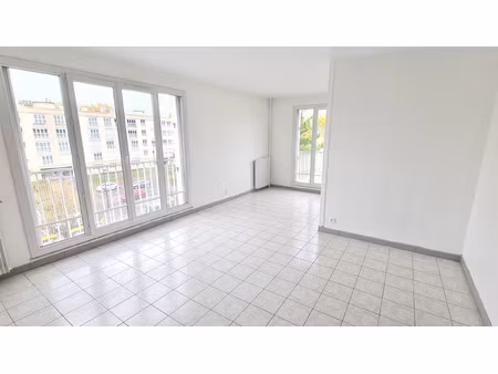 appartement 4 pièces + cave + parking extérieur
