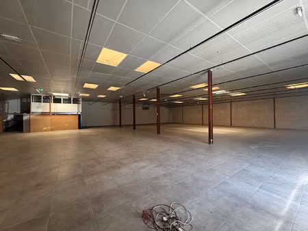 location local commercial  705.00m²  lézignan