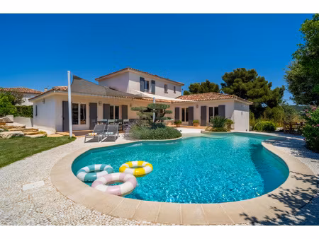 a 900m du port  confortable villa t7 avec piscine  garage et
