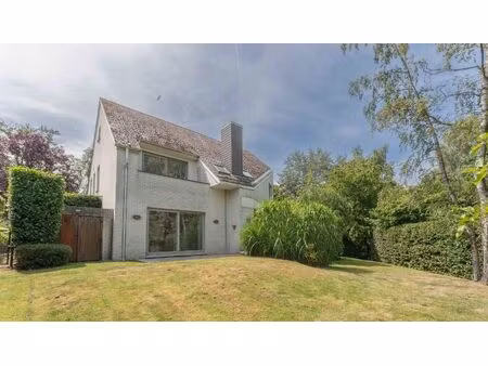 villa à louer avec terrasse et jardin   waterloo (vbe44114)