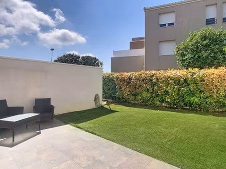 t2 jardin et terrasse parking balaruc-le-vieux