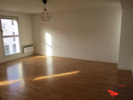 t3 65m² quartier gare saint-jean avec parking