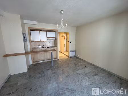 saint raphael centre-ville location appartement studio parking