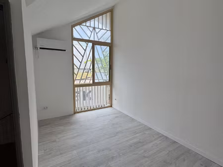 a louer - local professionnel de 200m2 en r+1 - 8 bureaux -