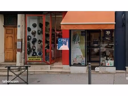 local - rue paradis