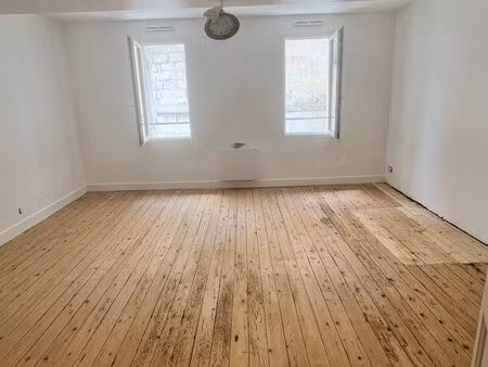 maison de ville rénovée – 79 m² – 2 chambres – 780 charges comprises