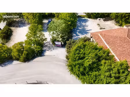 bâtiment 400m2 sur parcelle de 2000m2
