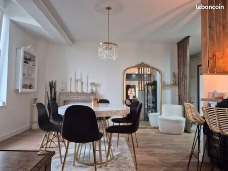 à louer - t2 de charme dans ancien château rénové