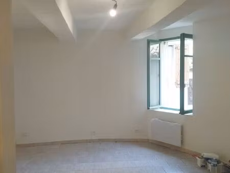 a louer p2 sommieres centre
