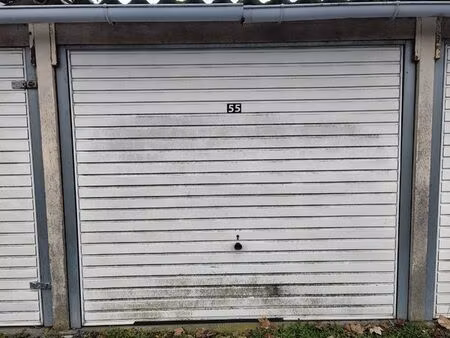 location garage métro square flandres
