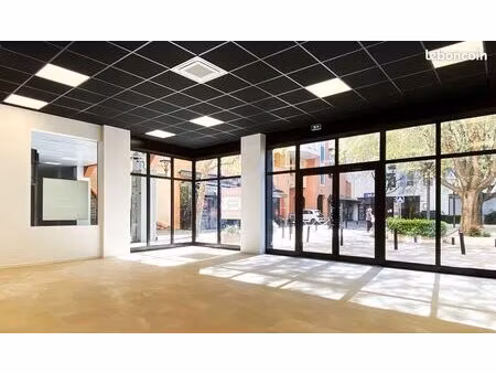 local commercial refait à neuf – 80 m²