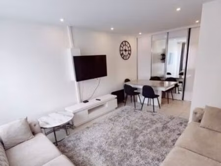 f3 de 62m² avec terasse loyer 1250 euros