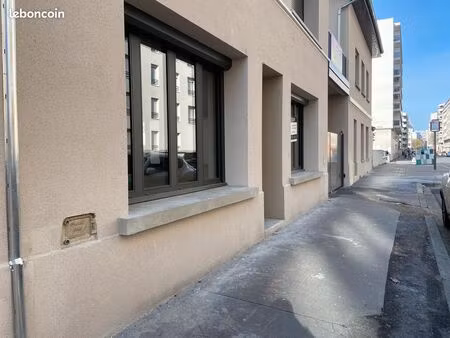bureaux neufs climatisés -105 m² - villeurbanne - gratte ciel