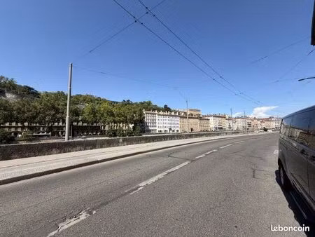 commerce beauté/coiffure 27 m²