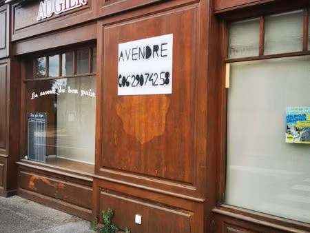 vends immeuble logements et boulangerie à vy les lure
