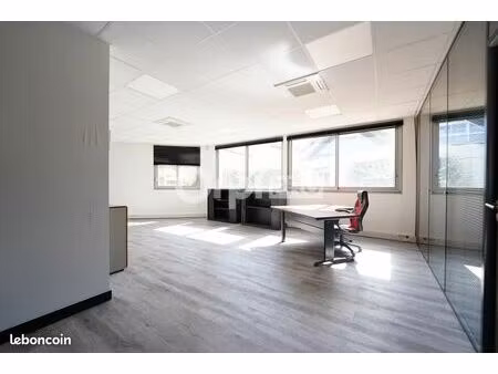 bureau 271 m²