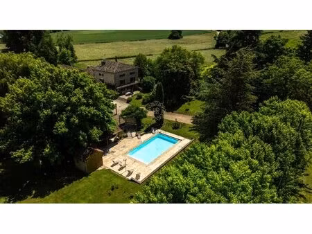 a 15 min. de tournus  ancien moulin renove de 270 m² sur un parc de pres de 3 hectares