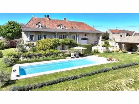 propriete renovee en pierre de 203 m² avec piscine - parc de 7 282 m² - vue - a l'ouest...