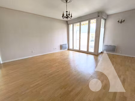 appartement centre ville - 3 chambres - balcon - parking