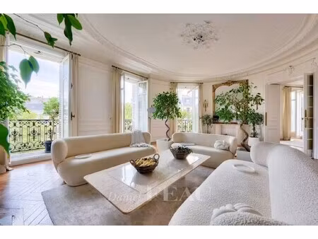 appartement paris 8e - 2 chambres - 239m²