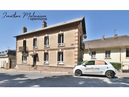 maison de ville avec garage  jardin et fort potentiel – à deux pas de la gare et du centre