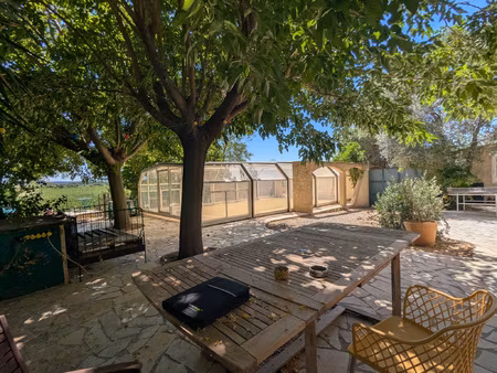 maison de caractère avec piscine  vue vignes et logement ind