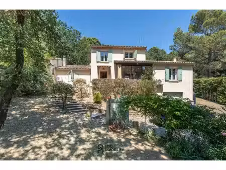 maison familiale avec jardin de plus de 4000 m² dans un bel environnement